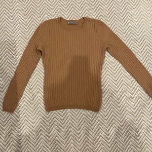 Sand-tan 100% cashmere cableknit crew neck sweater
